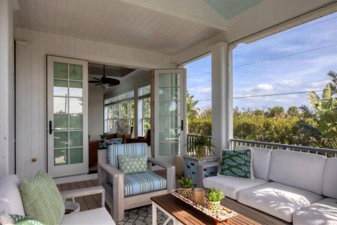 House in Boca Grande, Florida 3 bedrooms, 325.72 sq.m. № 1901090 - photo 15