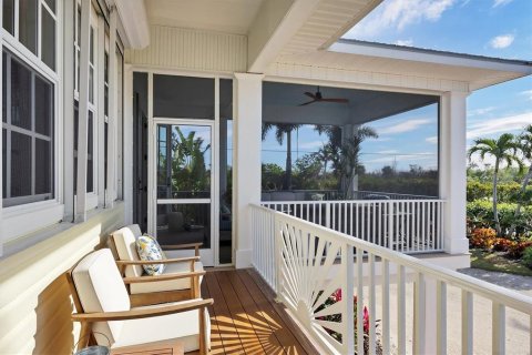 House in Boca Grande, Florida 3 bedrooms, 325.72 sq.m. № 1901090 - photo 14