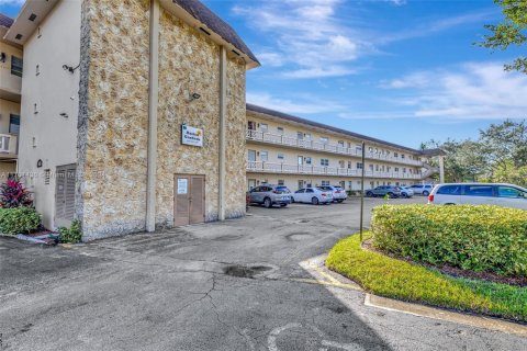 Condominio en venta en Lauderdale Lakes, Florida, 2 dormitorios, 87.7 m2 № 1730222 - foto 29