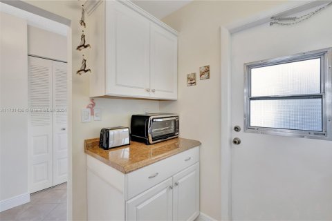 Condominio en venta en Lauderdale Lakes, Florida, 2 dormitorios, 87.7 m2 № 1730222 - foto 18