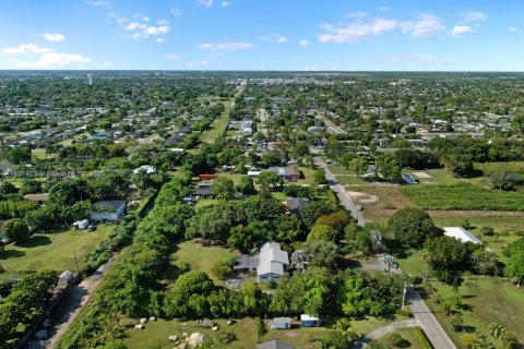 House in Homestead, Florida 3 bedrooms, 128.02 sq.m. № 1745690 - photo 24