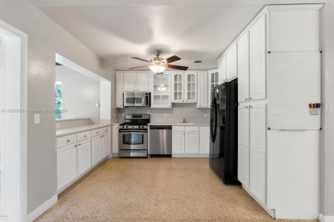 House in Homestead, Florida 3 bedrooms, 128.02 sq.m. № 1745690 - photo 7