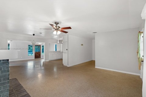House in Homestead, Florida 3 bedrooms, 128.02 sq.m. № 1745690 - photo 9