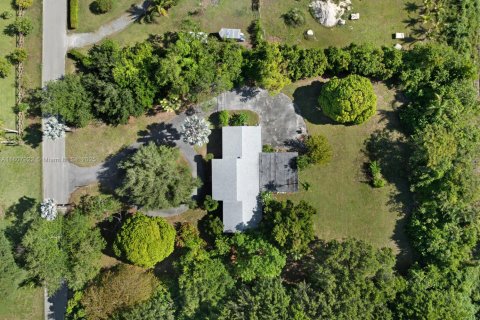 House in Homestead, Florida 3 bedrooms, 128.02 sq.m. № 1745690 - photo 2