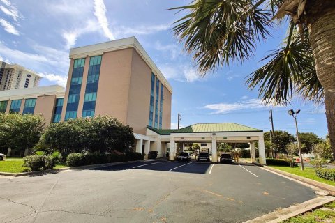 Propiedad comercial en alquiler en Daytona Beach, Florida, 450.67 m2 № 219294 - foto 5