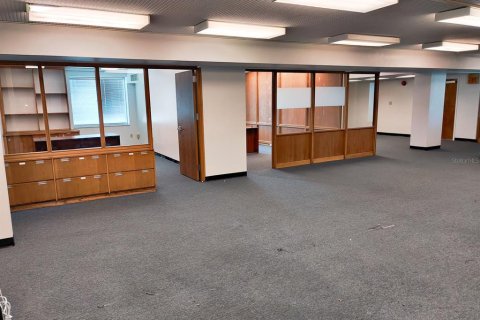 Propiedad comercial en alquiler en Daytona Beach, Florida, 450.67 m2 № 219294 - foto 15