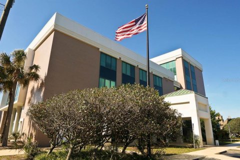 Propiedad comercial en alquiler en Daytona Beach, Florida, 450.67 m2 № 219294 - foto 2