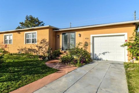 House in Bradenton, Florida 2 bedrooms, 102.66 sq.m. № 1829919 - photo 1
