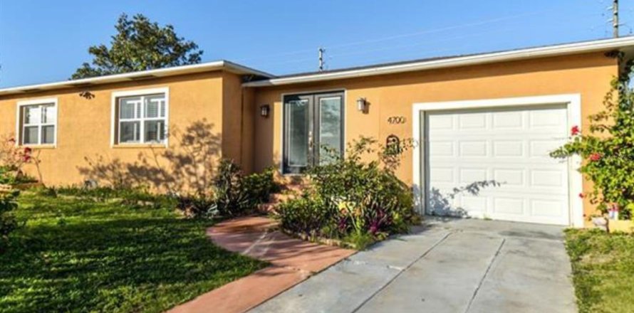 House in Bradenton, Florida 2 bedrooms, 102.66 sq.m. № 1829919