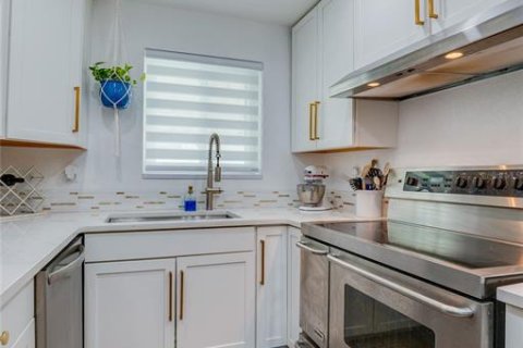 Купить виллу или дом в Дейтона-Бич, Флорида 6 комнат, 139.45м2, № 2349925 - фото 12