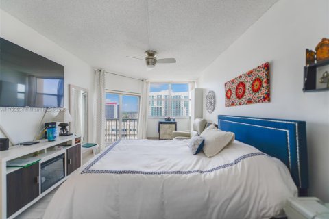 Copropriété à louer à Hallandale Beach, Floride: 1 chambre, 80.82 m2 № 1939995 - photo 18