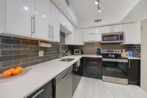 Copropriété à louer à Hallandale Beach, Floride: 1 chambre, 80.82 m2 № 1939995 - photo 13