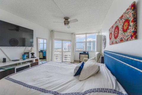 Copropriété à louer à Hallandale Beach, Floride: 1 chambre, 80.82 m2 № 1939995 - photo 20