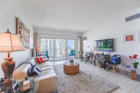 Copropriété à louer à Hallandale Beach, Floride: 1 chambre, 80.82 m2 № 1939995 - photo 6
