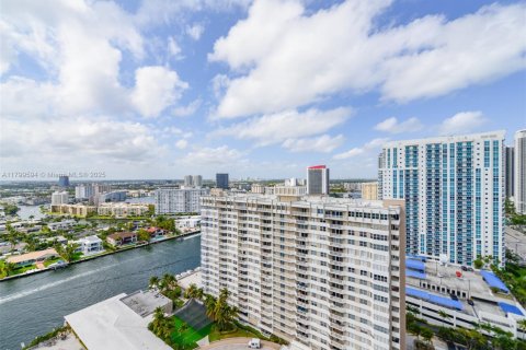 Copropriété à louer à Hallandale Beach, Floride: 1 chambre, 80.82 m2 № 1939995 - photo 25