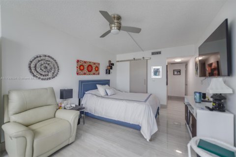 Copropriété à louer à Hallandale Beach, Floride: 1 chambre, 80.82 m2 № 1939995 - photo 19