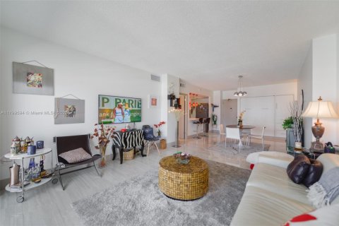 Copropriété à louer à Hallandale Beach, Floride: 1 chambre, 80.82 m2 № 1939995 - photo 8
