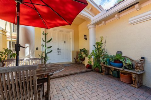 Townhouse in Weston, Florida 4 bedrooms, 217.39 sq.m. № 2185708