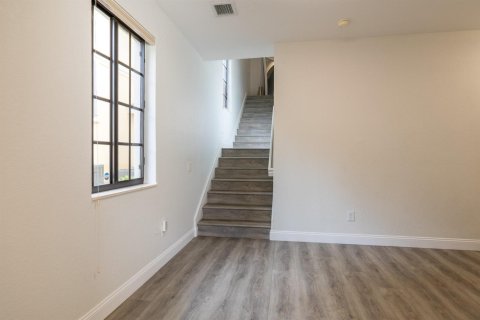 Townhouse in Weston, Florida 4 bedrooms, 217.39 sq.m. № 2185708 - photo 10