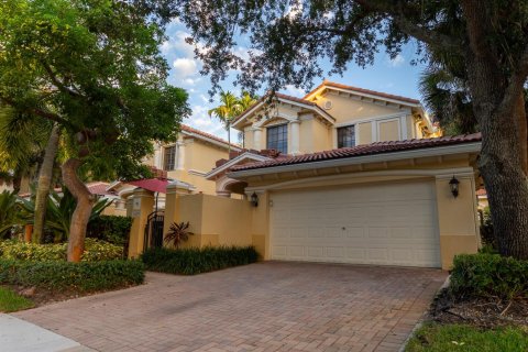 Townhouse in Weston, Florida 4 bedrooms, 217.39 sq.m. № 2185708 - photo 2