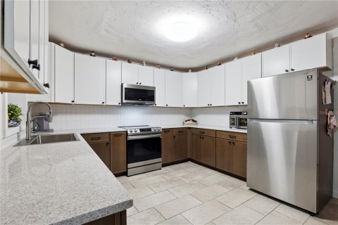 House in Holly Hill, Florida 4 bedrooms, 142.05 sq.m. № 2428713 - photo 4