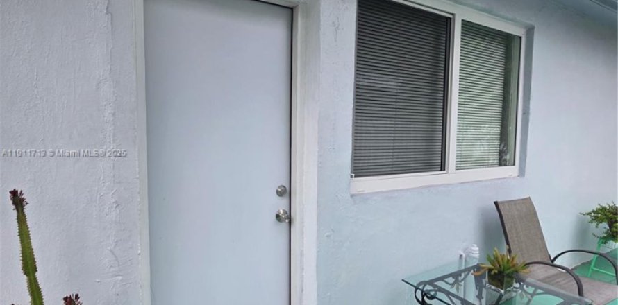Appartement à North Miami, Floride 1 chambre, 215.16 m2 № 1966799