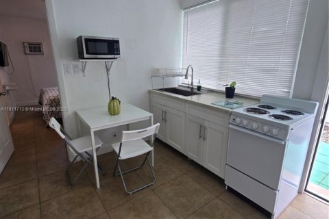 Appartement à louer à North Miami, Floride: 1 chambre, 215.16 m2 № 1966799 - photo 4