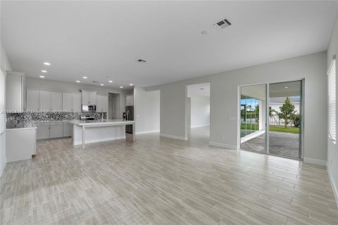 House in Westlake, Florida 5 bedrooms, 369.66 sq.m. № 2012836 - photo 22