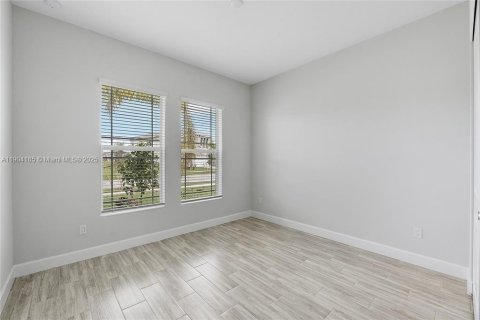 House in Westlake, Florida 5 bedrooms, 369.66 sq.m. № 2012836 - photo 11