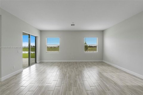 House in Westlake, Florida 5 bedrooms, 369.66 sq.m. № 2012836 - photo 21