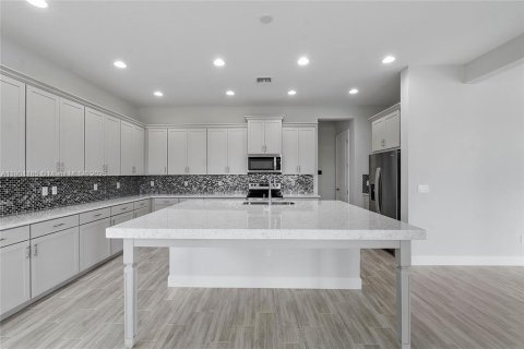 House in Westlake, Florida 5 bedrooms, 369.66 sq.m. № 2012836 - photo 9