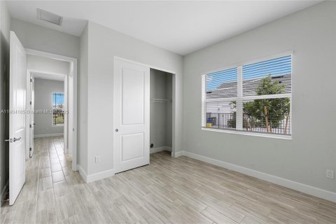 House in Westlake, Florida 5 bedrooms, 369.66 sq.m. № 2012836 - photo 14