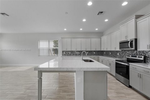 House in Westlake, Florida 5 bedrooms, 369.66 sq.m. № 2012836 - photo 5