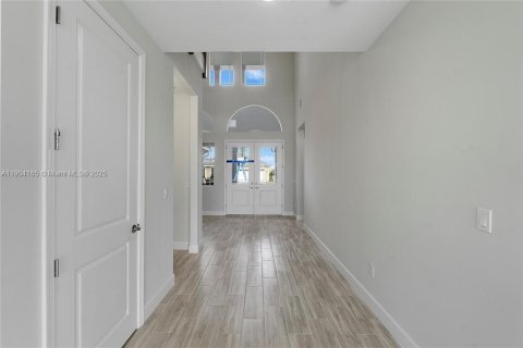 House in Westlake, Florida 5 bedrooms, 369.66 sq.m. № 2012836 - photo 15