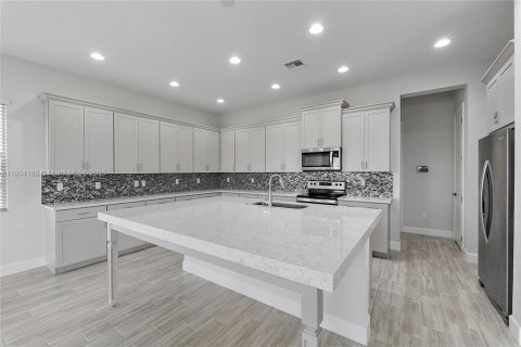 House in Westlake, Florida 5 bedrooms, 369.66 sq.m. № 2012836 - photo 7