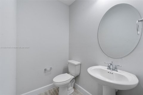 House in Westlake, Florida 5 bedrooms, 369.66 sq.m. № 2012836 - photo 20