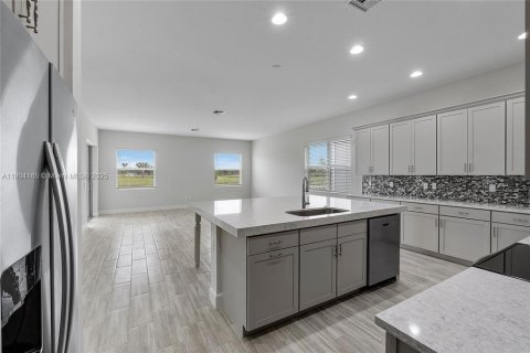 House in Westlake, Florida 5 bedrooms, 369.66 sq.m. № 2012836 - photo 23