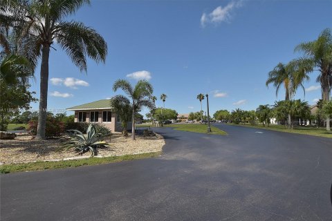 Купить кондоминиум в Лихай-Эйкерс, Флорида 3 спальни, 140.93м2, № 1947944 - фото 24