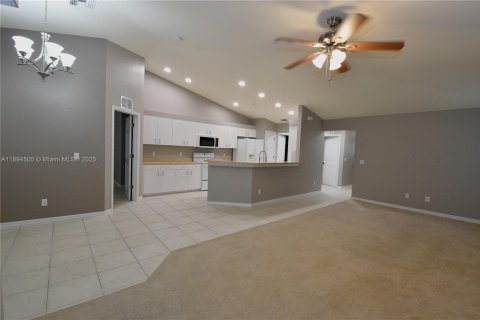 Купить кондоминиум в Лихай-Эйкерс, Флорида 3 спальни, 140.93м2, № 1947944 - фото 5