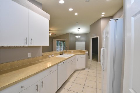 Купить кондоминиум в Лихай-Эйкерс, Флорида 3 спальни, 140.93м2, № 1947944 - фото 8