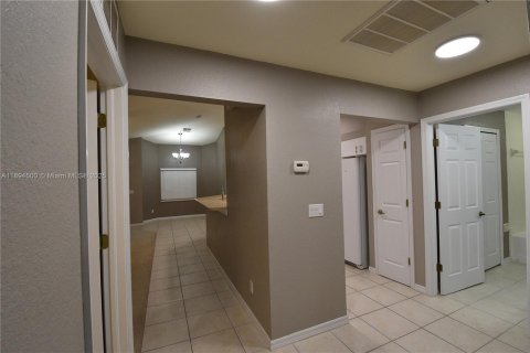 Купить кондоминиум в Лихай-Эйкерс, Флорида 3 спальни, 140.93м2, № 1947944 - фото 12