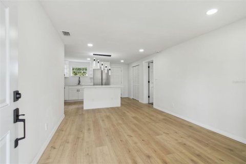 Villa ou maison à vendre à Tampa, Floride: 4 chambres, 106.65 m2 № 1803105 - photo 6