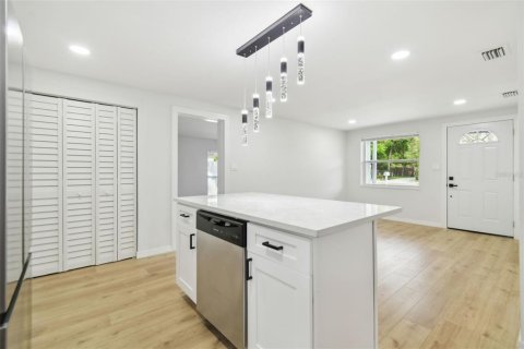 Villa ou maison à vendre à Tampa, Floride: 4 chambres, 106.65 m2 № 1803105 - photo 13
