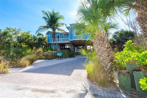 House in Placida, Florida 3 bedrooms, 178 sq.m. № 2239856