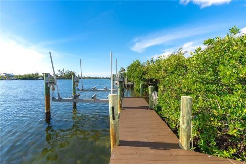 House in Placida, Florida 3 bedrooms, 178 sq.m. № 2239856 - photo 18