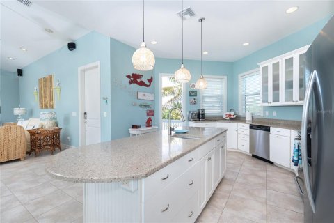 House in Placida, Florida 3 bedrooms, 178 sq.m. № 2239856 - photo 12