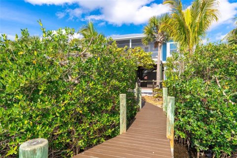 House in Placida, Florida 3 bedrooms, 178 sq.m. № 2239856 - photo 22