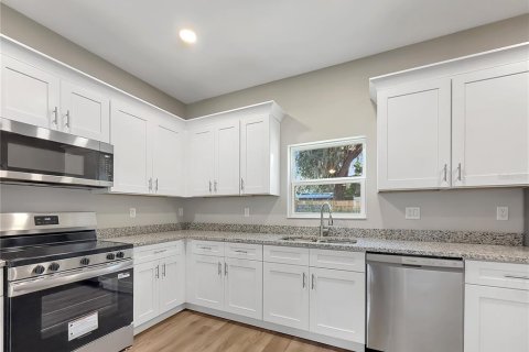 Villa ou maison à vendre à Tampa, Floride: 3 chambres, 116.22 m2 № 2201260 - photo 6