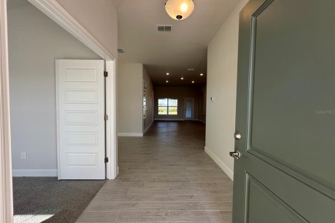 House in Oxford, Florida 4 bedrooms, 170.1 sq.m. № 2206533 - photo 4
