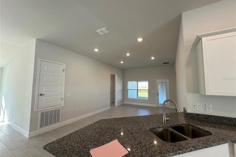 House in Oxford, Florida 4 bedrooms, 170.1 sq.m. № 2206533 - photo 13